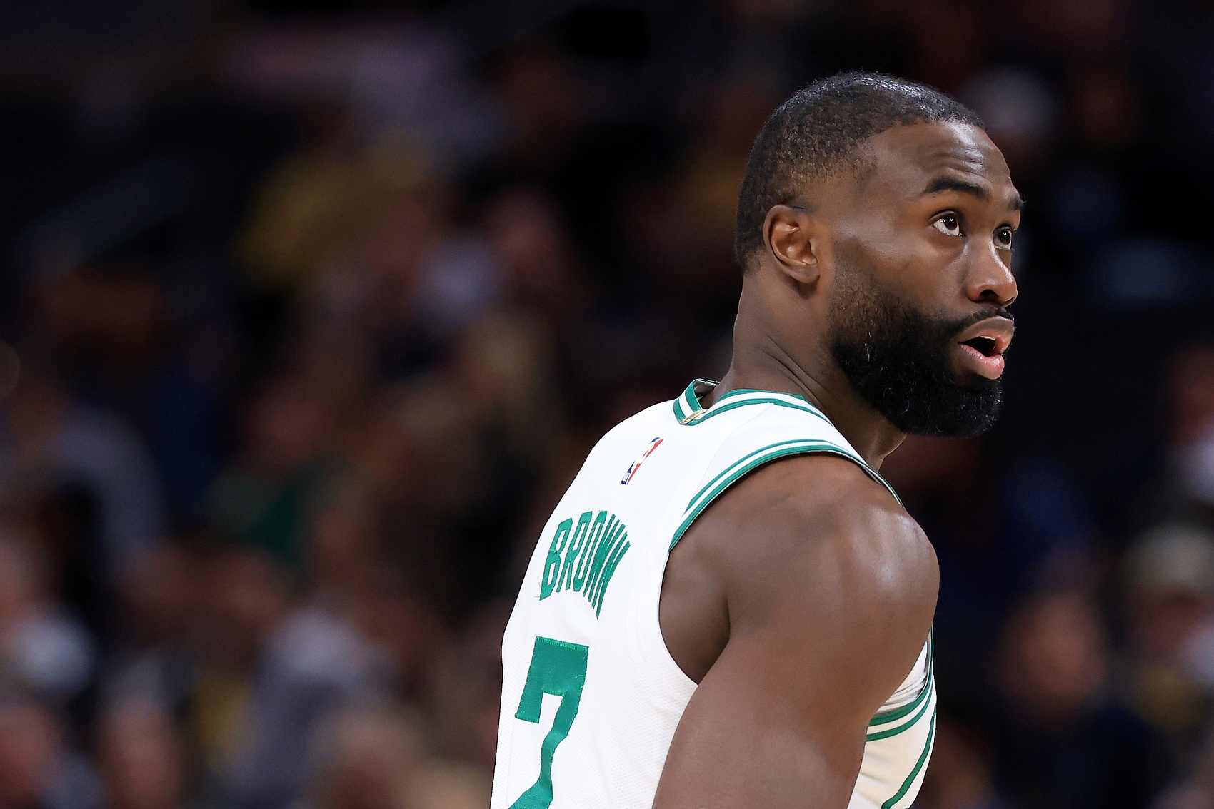 龙珠直播-今儿不在状态啊！杰伦·布朗半场9投仅3中&amp;有4失误 正负值-17